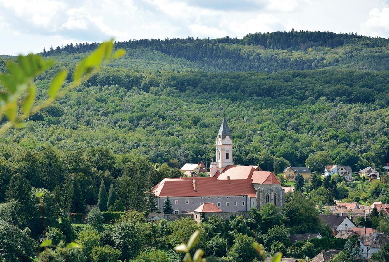 Vadászkürt Panzió és Étterem Bed and Breakfast Sopron Esterno foto