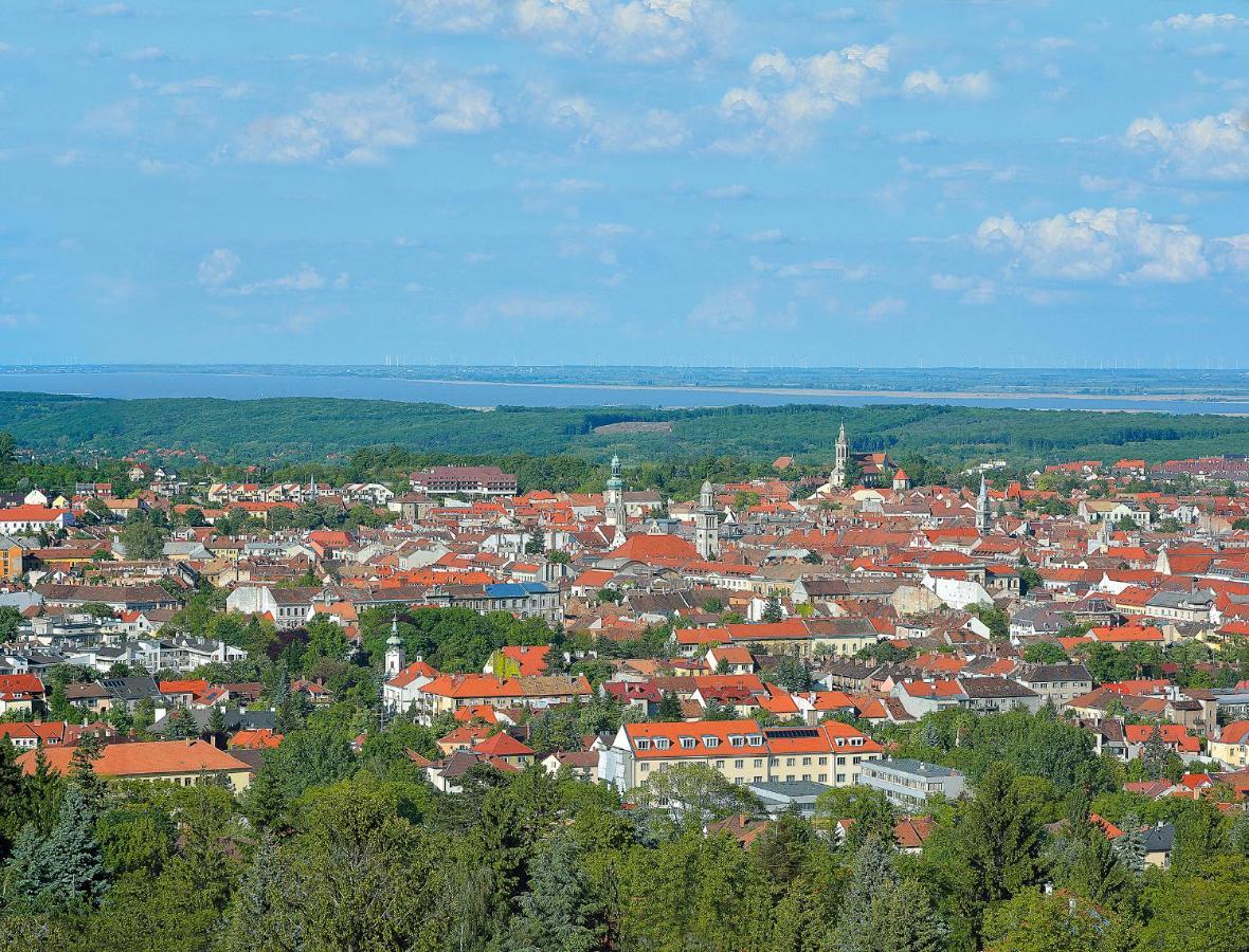 Vadászkürt Panzió és Étterem Bed and Breakfast Sopron Esterno foto