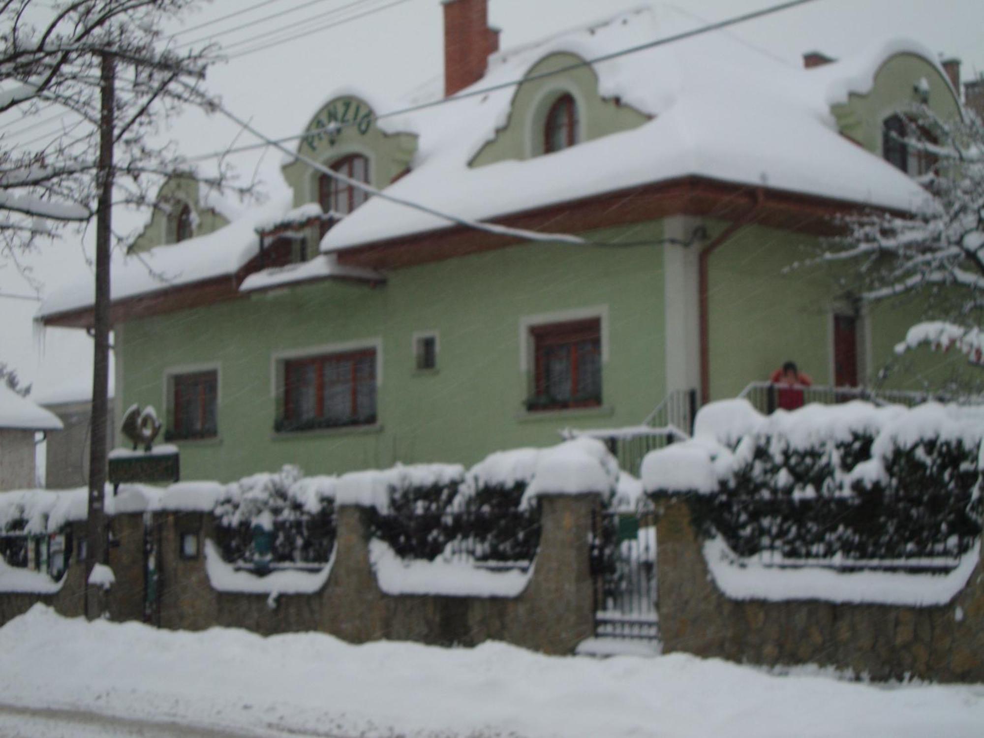 Vadászkürt Panzió és Étterem Bed and Breakfast Sopron Esterno foto