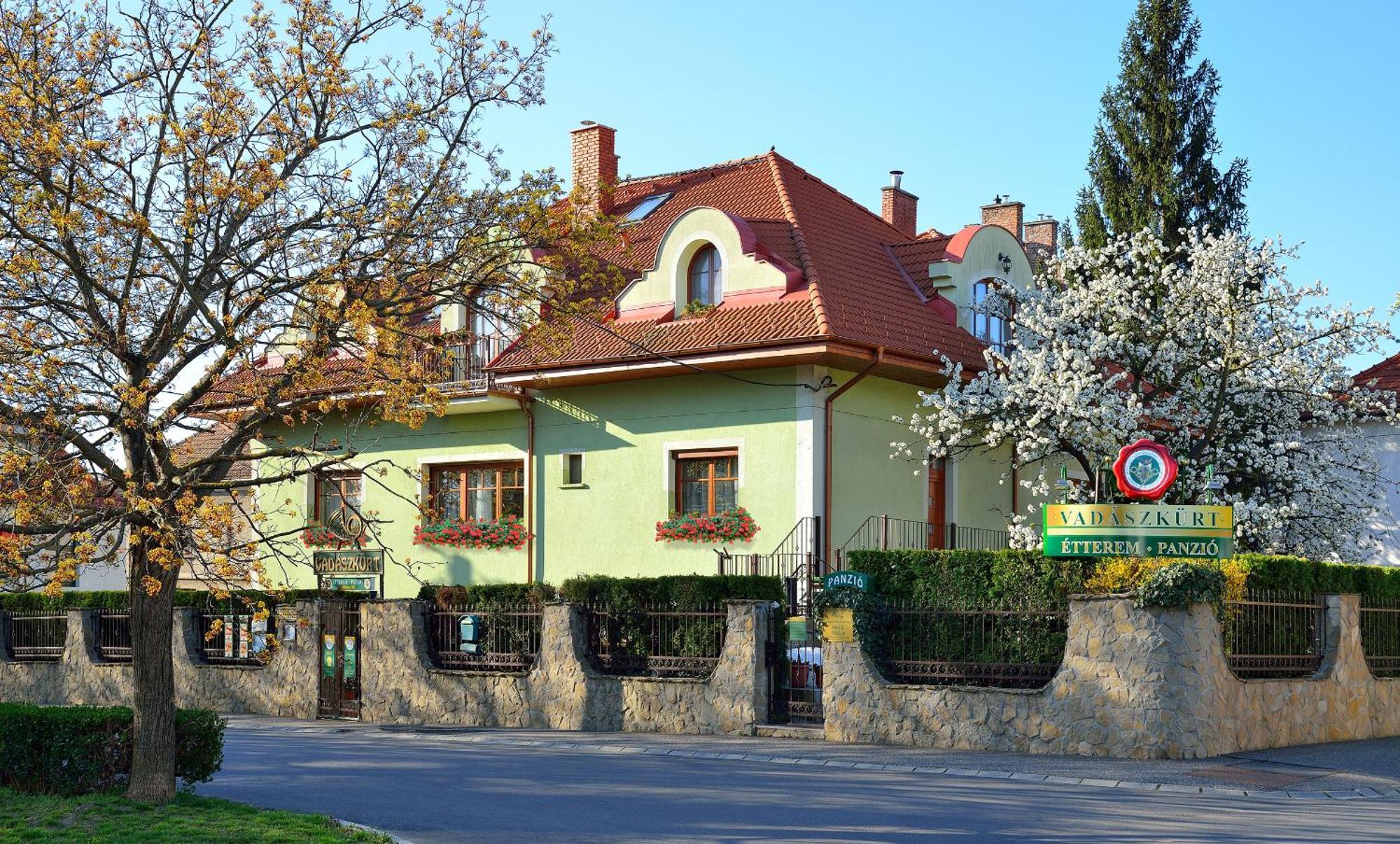 Vadászkürt Panzió és Étterem Bed and Breakfast Sopron Esterno foto